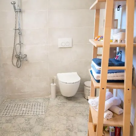 Anastasia Traditional House بيت للعطل لاردوس