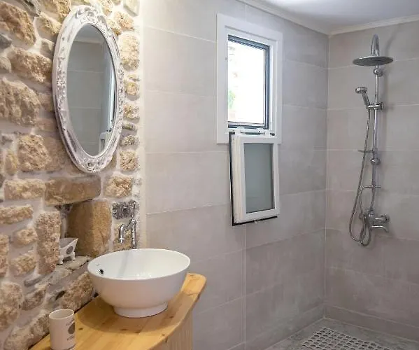 Anastasia Traditional House * Lardos